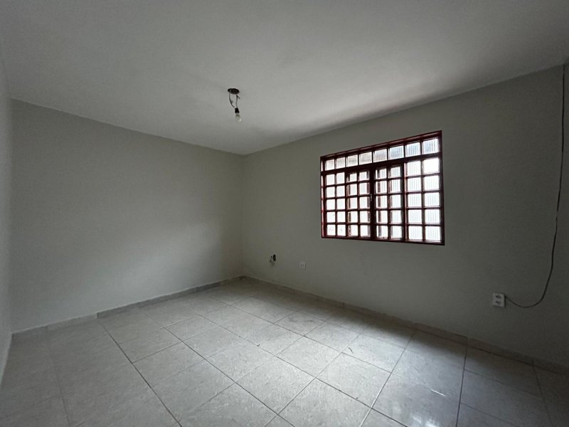 Principal Foto do Imóvel para venda - VENDO NA 104 CASA DE 3 QUATOS 1 SUÍTE NA LAJE no bairro Recanto das Emas, Brasília - DF